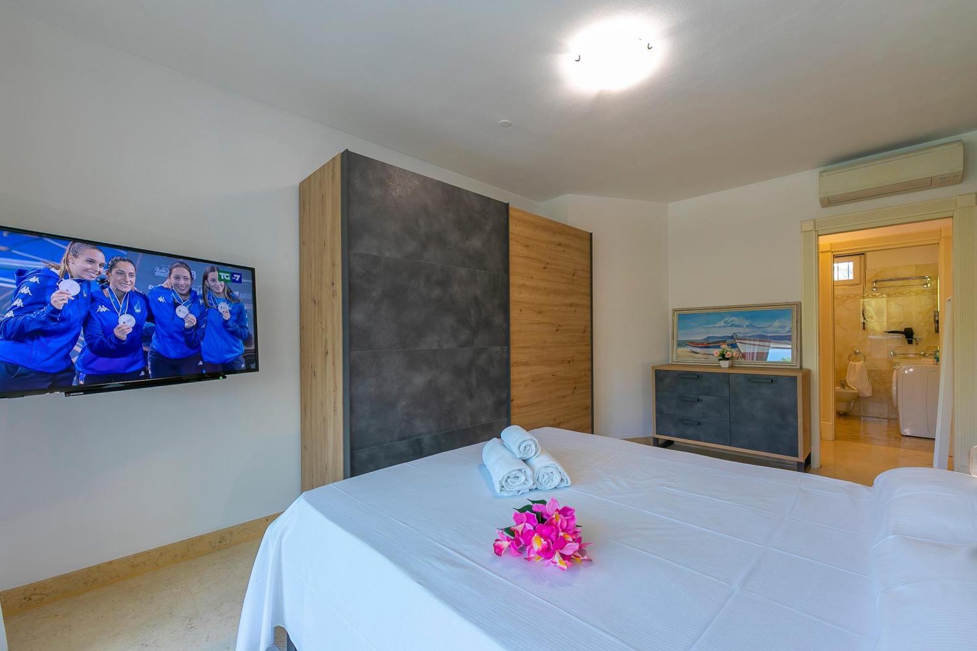 Rivoltella Apt With Pool 600M From Lake - Happy Rentals Desenzano del Garda Ngoại thất bức ảnh