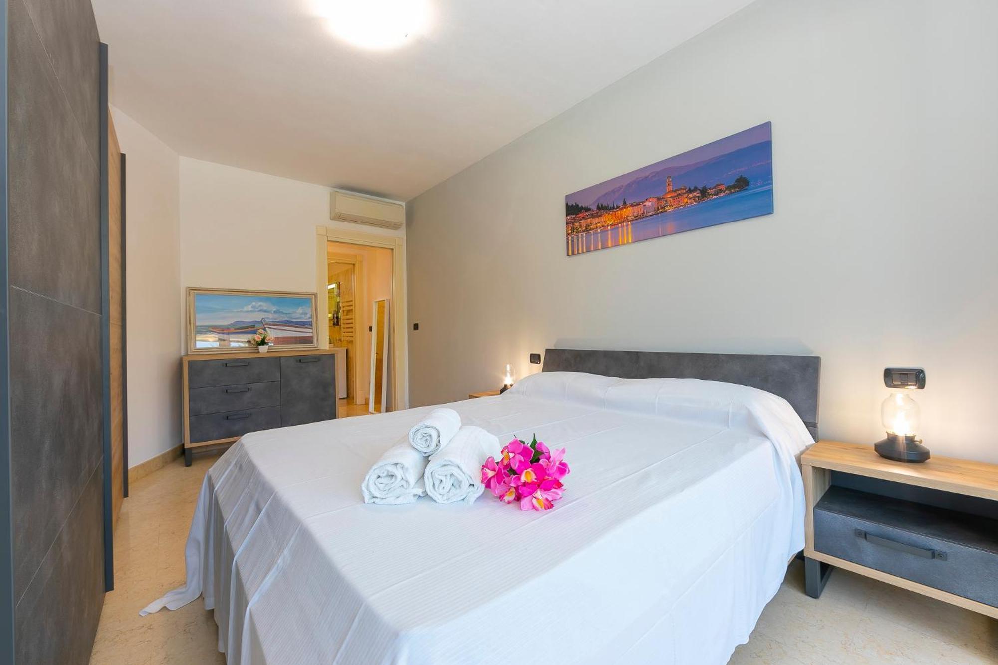 Rivoltella Apt With Pool 600M From Lake - Happy Rentals Desenzano del Garda Ngoại thất bức ảnh