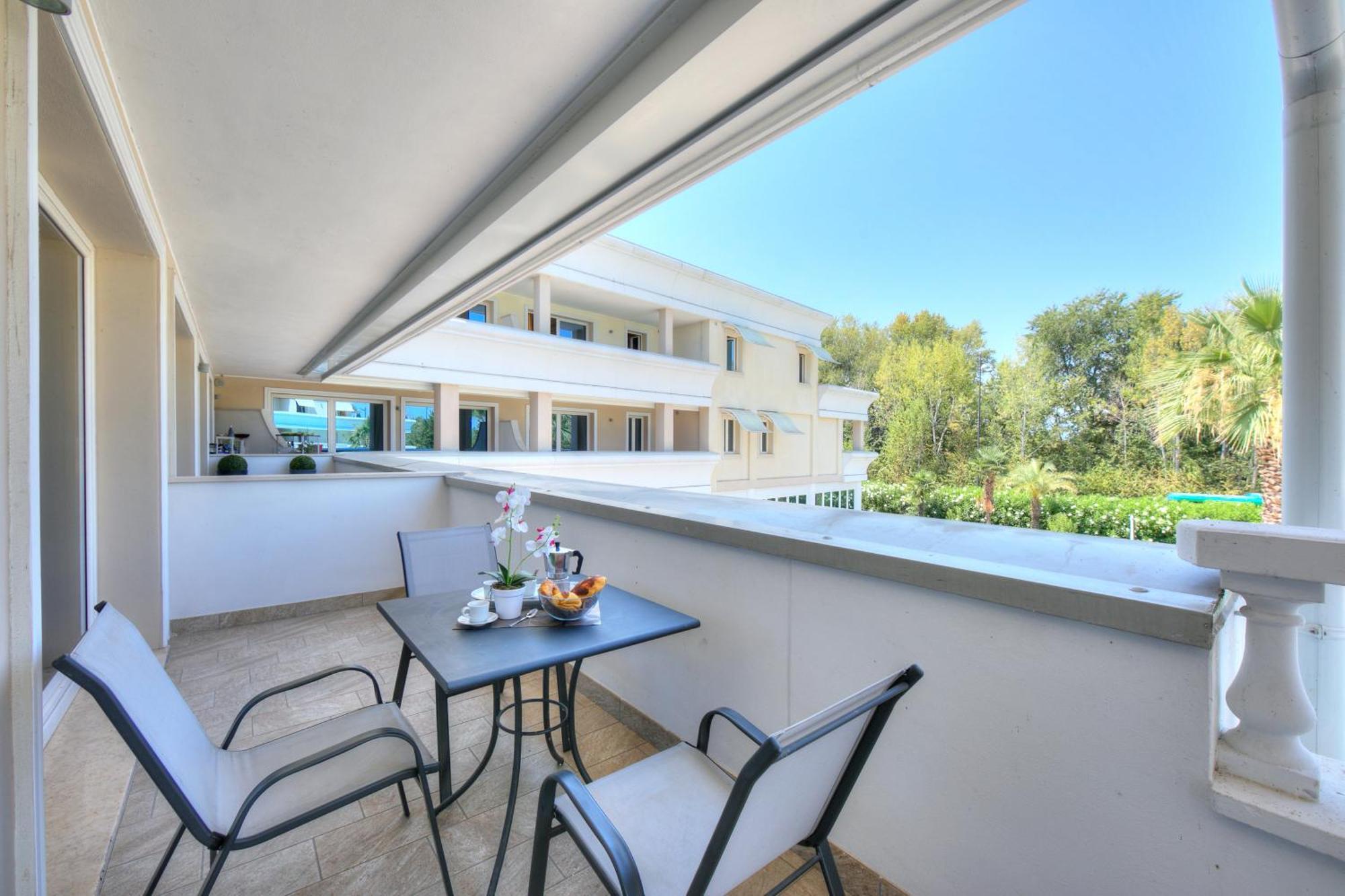 Rivoltella Apt With Pool 600M From Lake - Happy Rentals Desenzano del Garda Ngoại thất bức ảnh